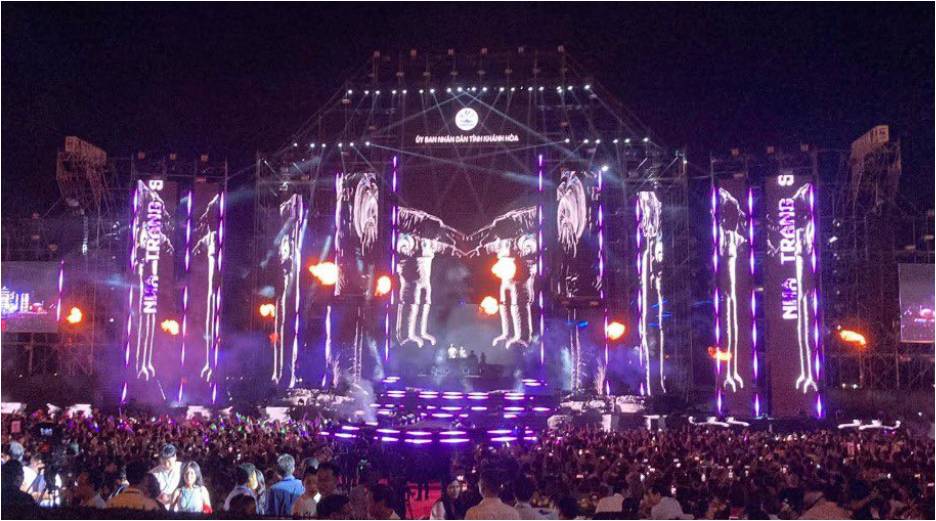 Waterproof LED stage lighting for concert touring systems